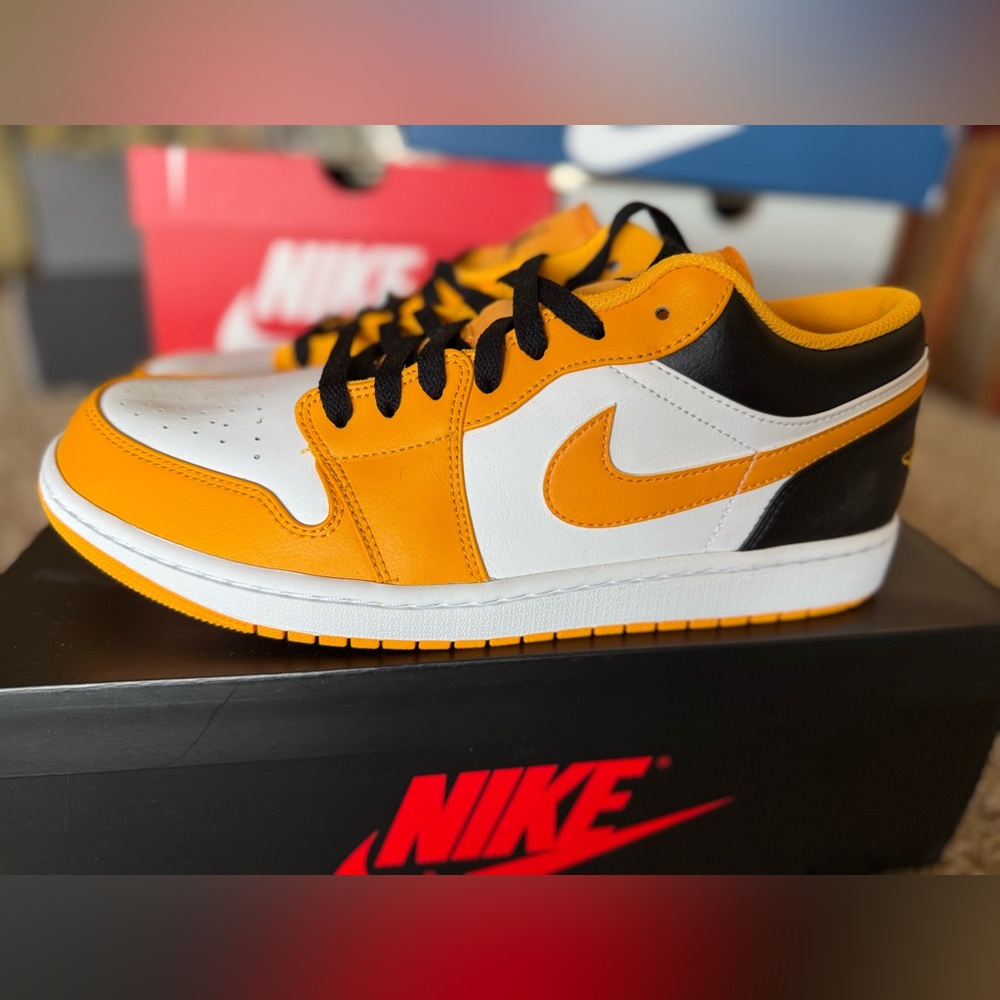 Nike Air Jordan 1 Low 
Taxi/White/Black Size 11